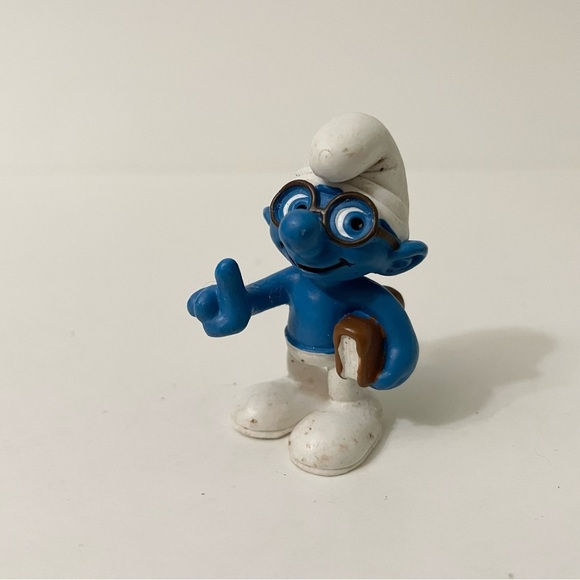 Smurf Brainy With Book The Smurfs Figure Toy - Picture 1 of 12
